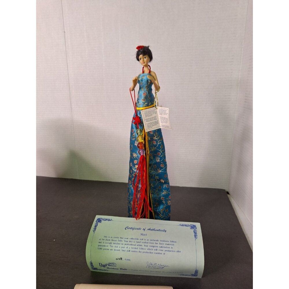 Duck House Heirloom Maci D15-5057 Doll NOS New in BOX W COA